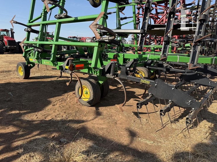 2023-john-deere-2430-image-24