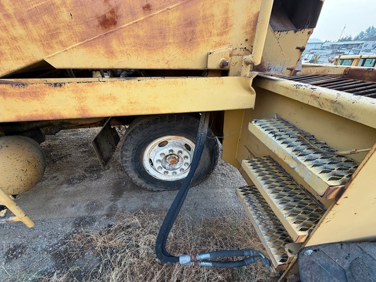 #2526-•-etnyre-chip-seal-machine-image-40