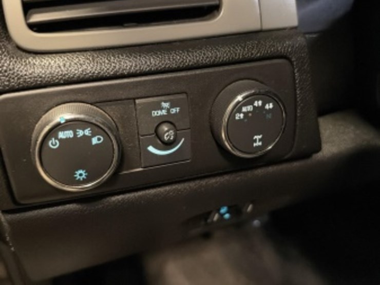 2012-chevrolet-tahoe-image-21