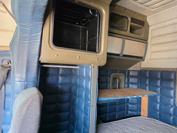 1997-peterbilt-379-image-81