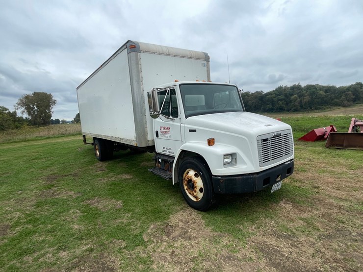 2004-freightliner-fl70-image-2