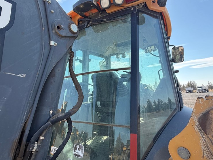 2017-deere-410l-image-35