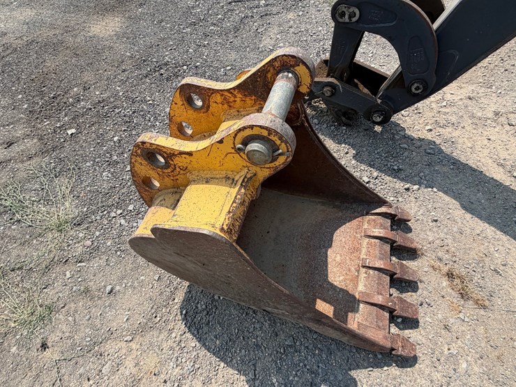 2016-deere-410l-image-42