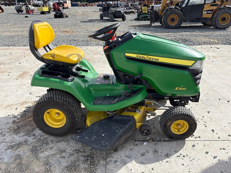john-deere-x300-image-6