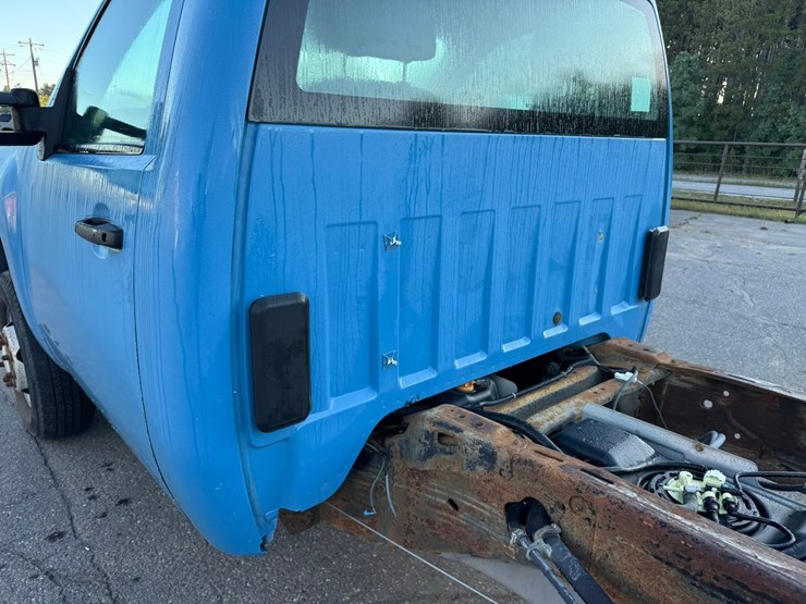 2013-chevrolet-3500-image-14