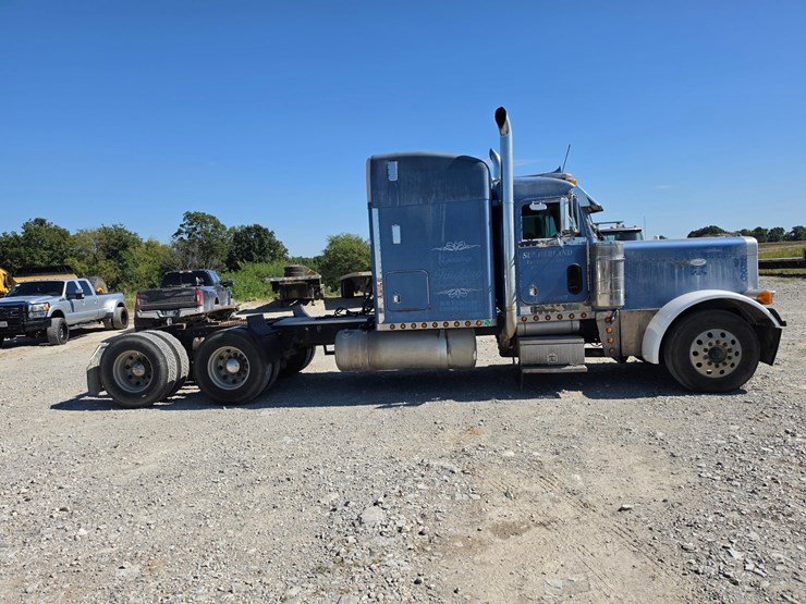1997-peterbilt-379-image-25