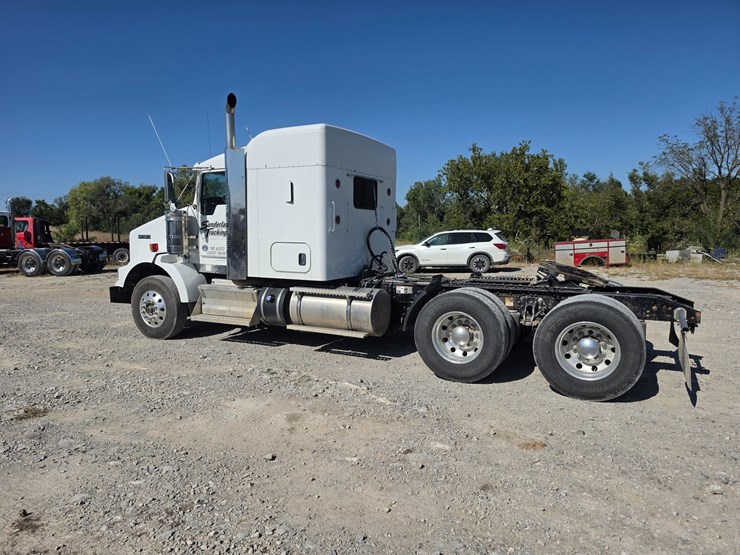 2018-kenworth-t800-image-11