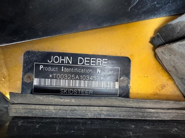 john-deere-325-image-24