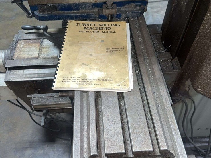 republic--lagun-model:-ftv-2s-turret-milling-machine-with-heidenhain-control-monitor-image-9