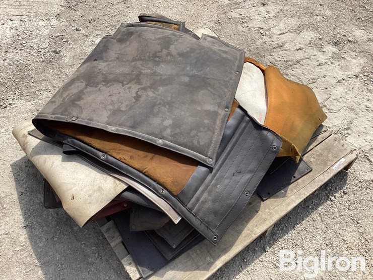 kenworth-cabover-dog-house-cover-&-additional-upholstery-image-3
