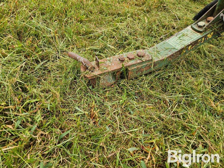 john-deere-32b-image-10