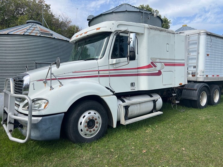 2002-freightliner-columbia-120-image-13