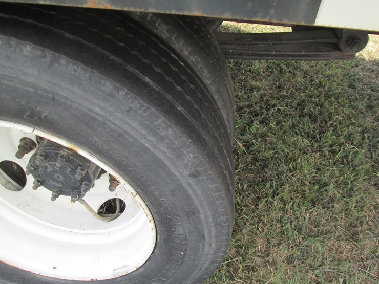 2005-gmc-topkick-c5500-image-5