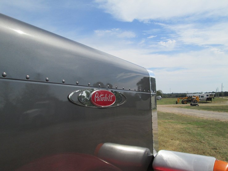 2006-peterbilt-389-image-15