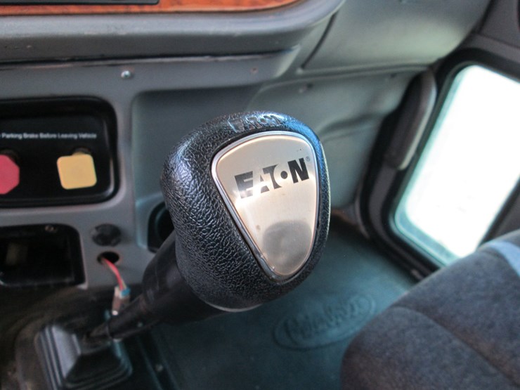 2006-peterbilt-389-image-35