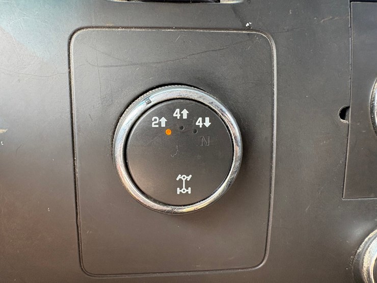 2010-chevrolet-silverado-2500-image-46