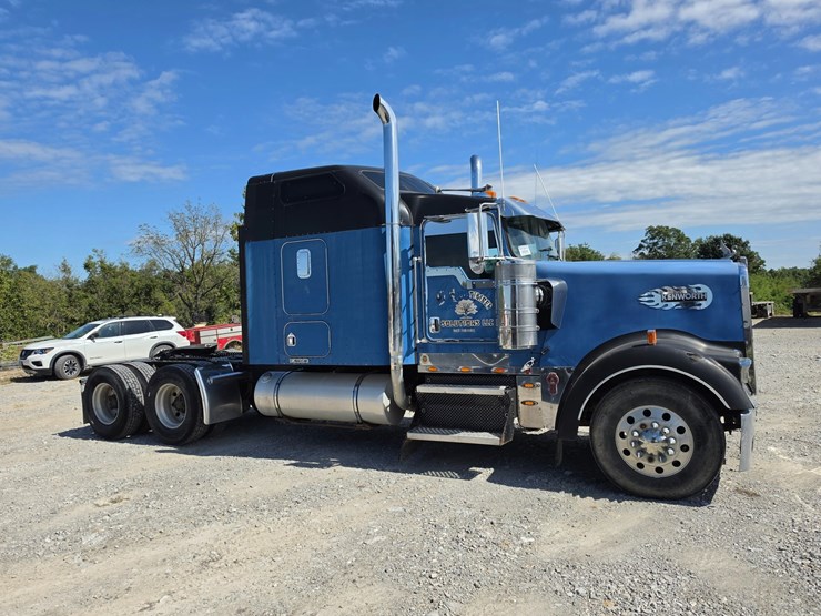 2003-kenworth-w900-image-28
