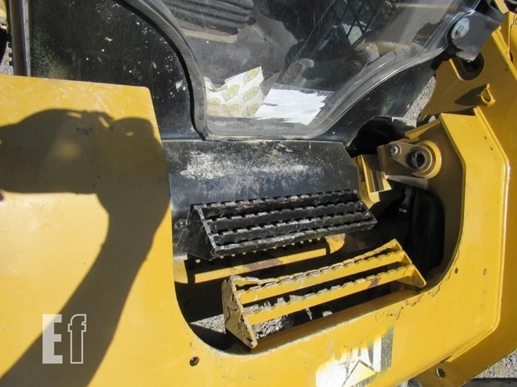 2014-caterpillar-272d-image-4