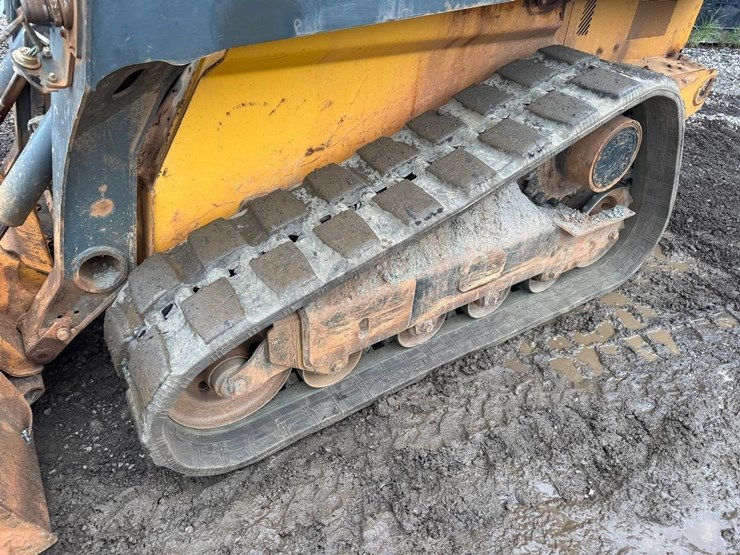 2017-deere-323e-image-13