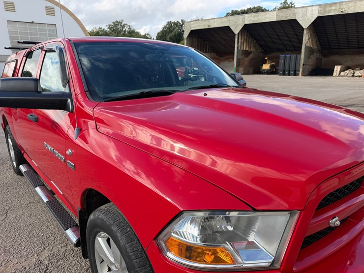 2012-dodge-1500-image-28