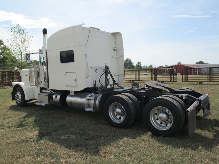 2018-peterbilt-389-image-4