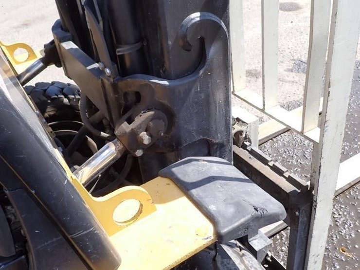 2006-yale-glp080vxngse090-forklift-image-9