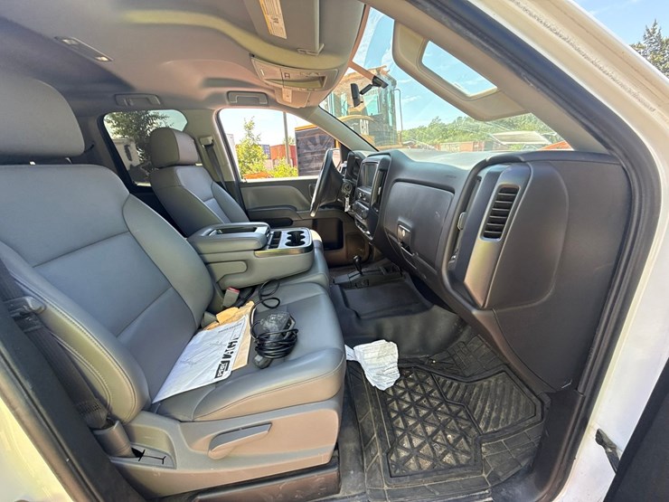 #1395-•-2019-chevrolet-silverado-4x4-pickup-truck-image-30