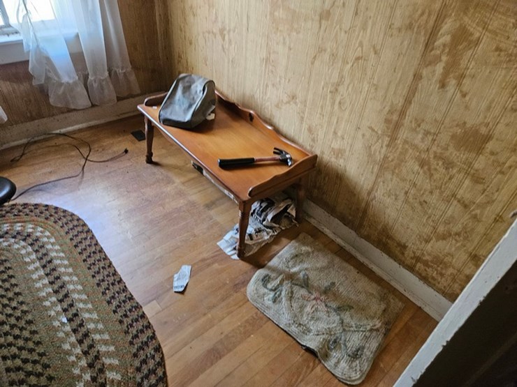 #8001-•-live-on-the-ground-house-hold-items-image-51