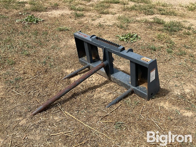 virnig-bale-spear-skid-steer-attachment-image-1