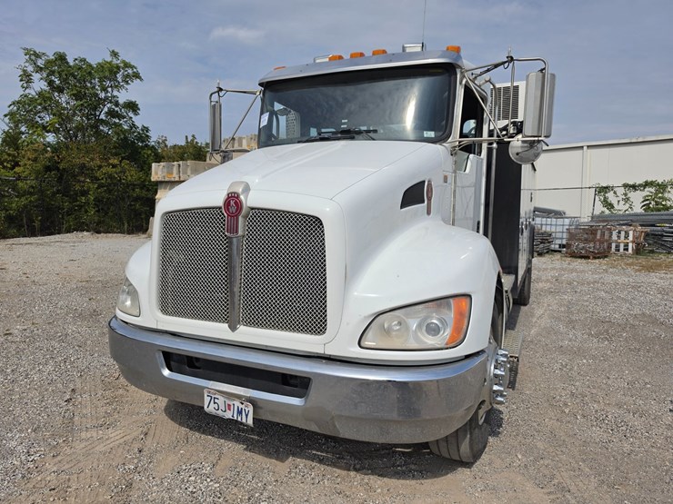 2018-kenworth-t370-image-1