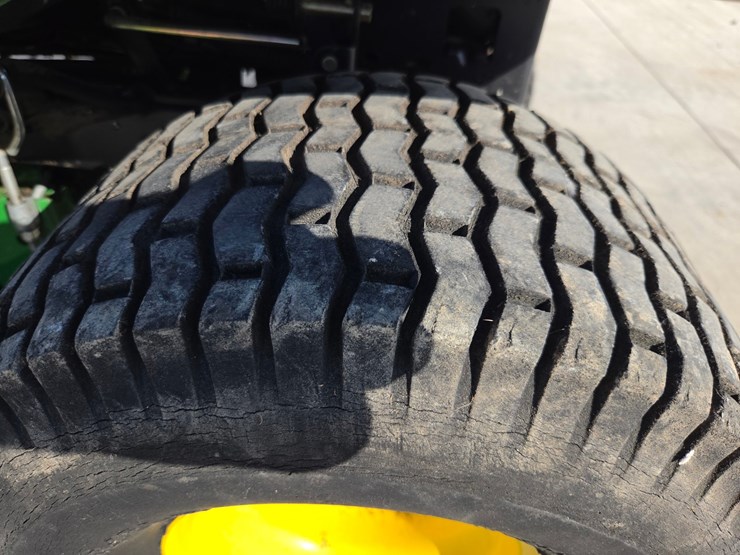 2013-john-deere-d130-image-38