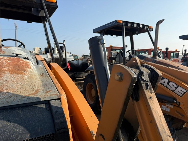 #2486-•-2015-case-570nep-skip-loader-image-20
