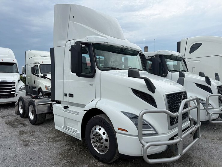 2024-volvo-vnr300-image-1
