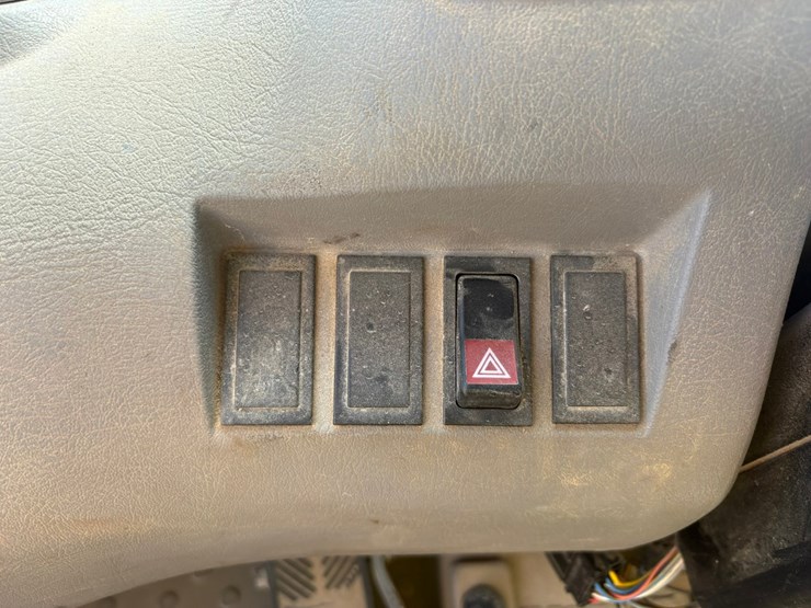 2004-volvo-l220e-image-53