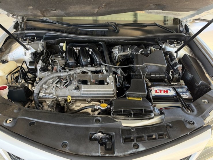 2014-toyota-camry-sdn-image-16
