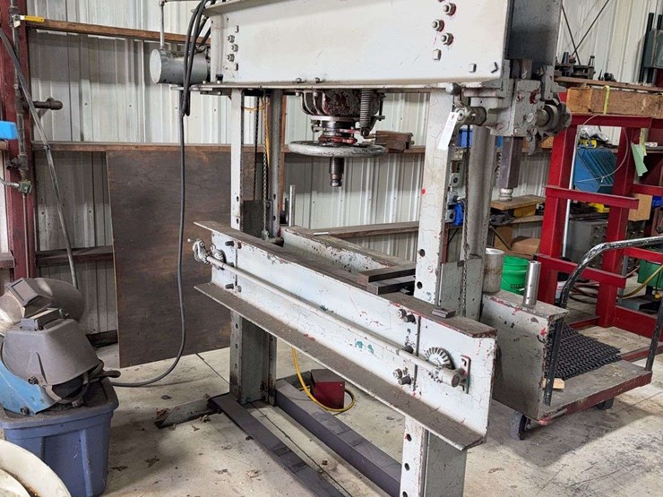 manley-80-ton-hydraulic-press,-3-phase-plug,-foot-pedal-control-image-1