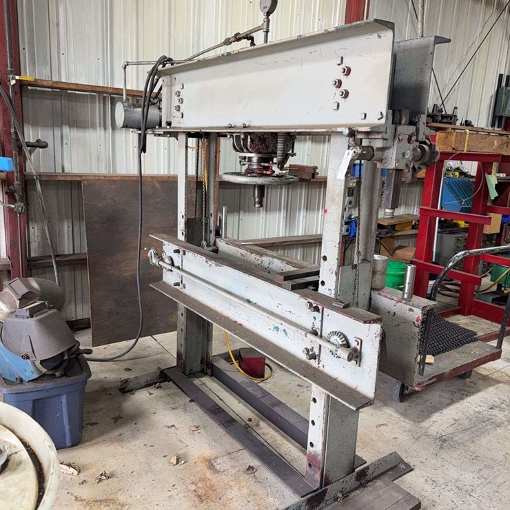 Manley 80 ton hydraulic press, 3 Phase plug, foot pedal control