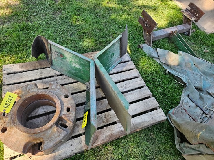 #8748-•-john-deere-front-fenders-image-4
