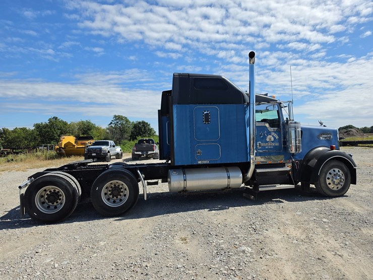 2003-kenworth-w900-image-23