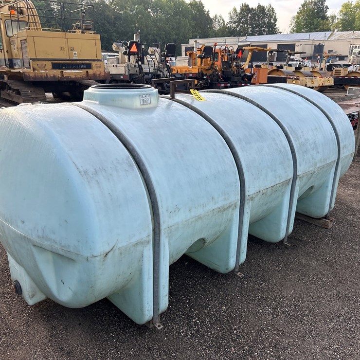 #2772 • Approx 1625 Gallon Poly Tank