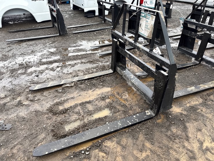 #6009-•-48"-skid-steer-pallet-forks-image-1