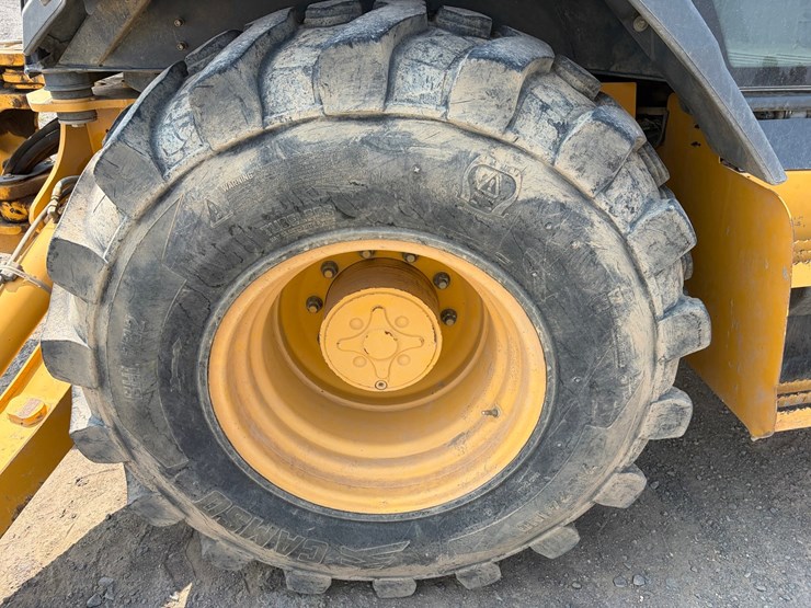2016-deere-410l-image-89