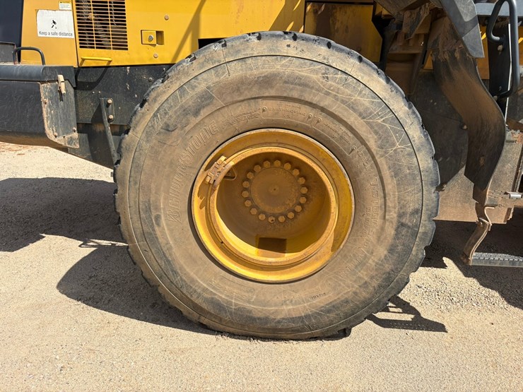 #3650-•-2011-komatsu-w380-6-wheel-loader-image-66
