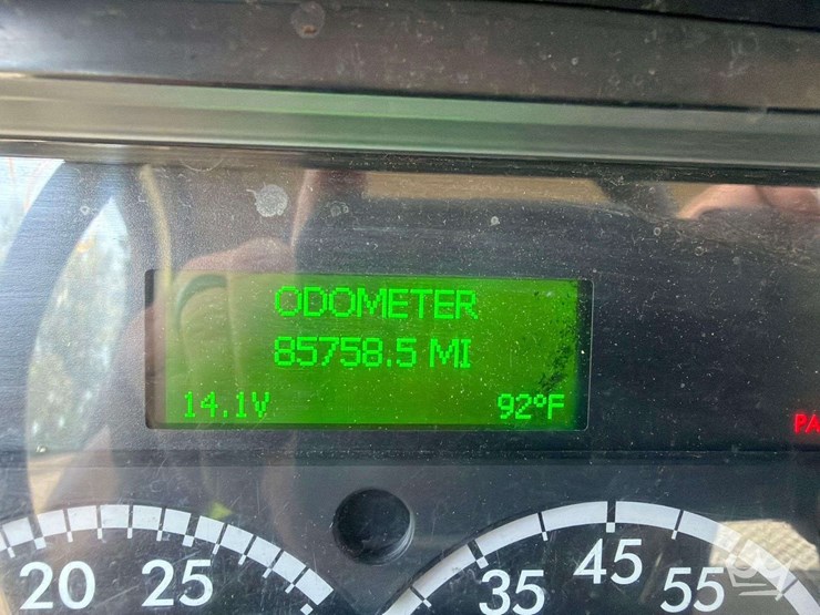 2017-freightliner-m2-106-image-7