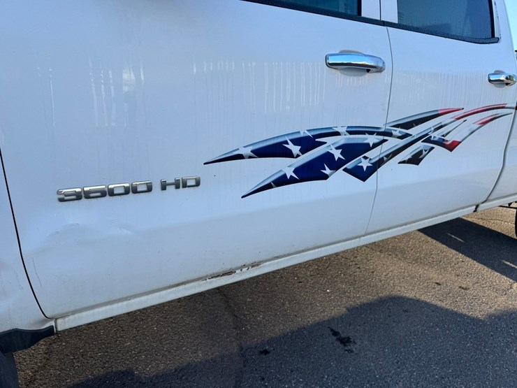 2015-chevrolet-3500hd-image-12