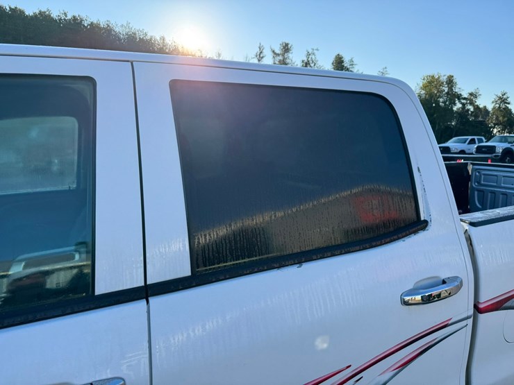 2015-chevrolet-3500hd-image-13