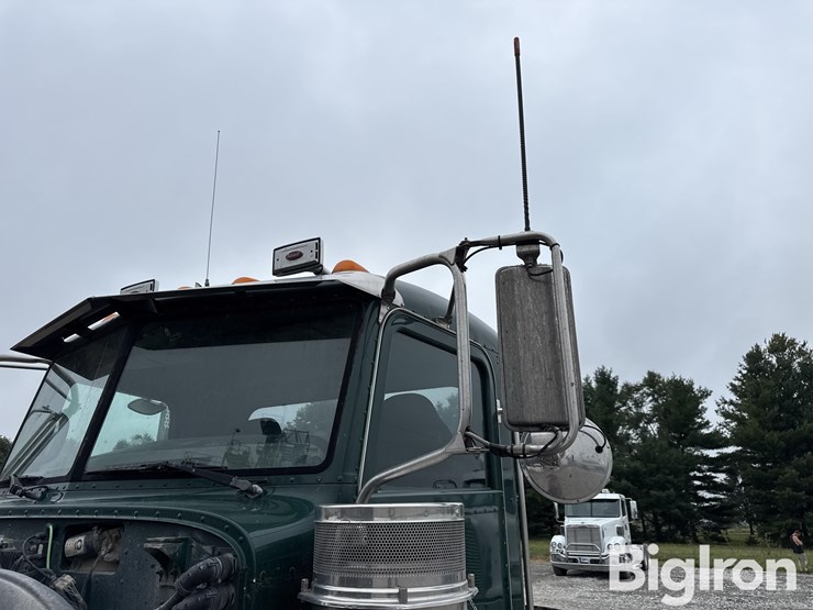 2013-peterbilt-388-image-15