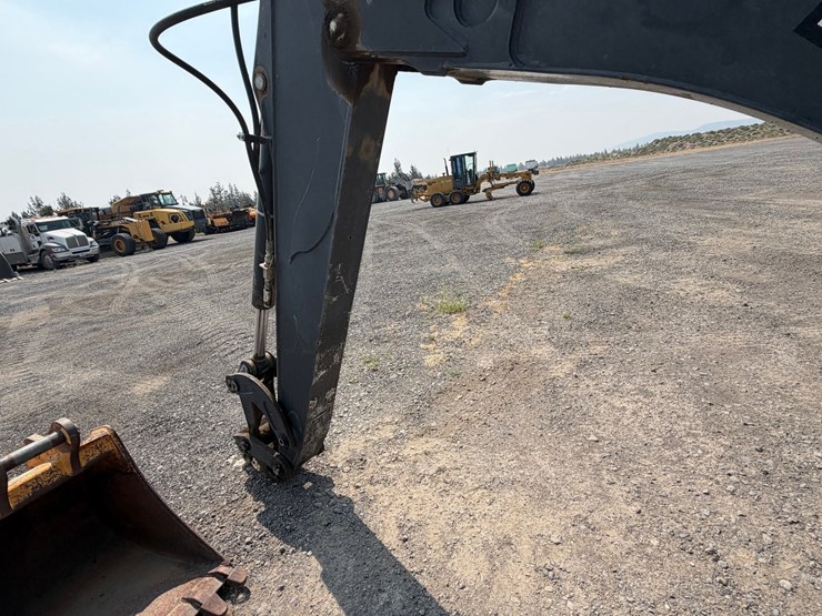 2016-deere-410l-image-39