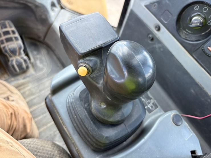 2014-caterpillar-972k-image-73