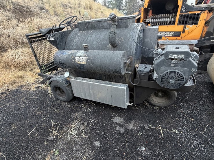 #2530-•-self-propelled-tar-wagon-image-2